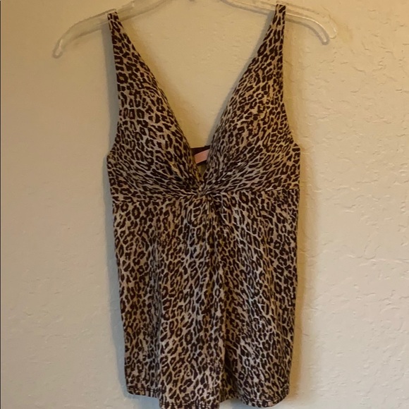 Victoria’s Secret sleep top w/built in bra - Picture 1 of 5